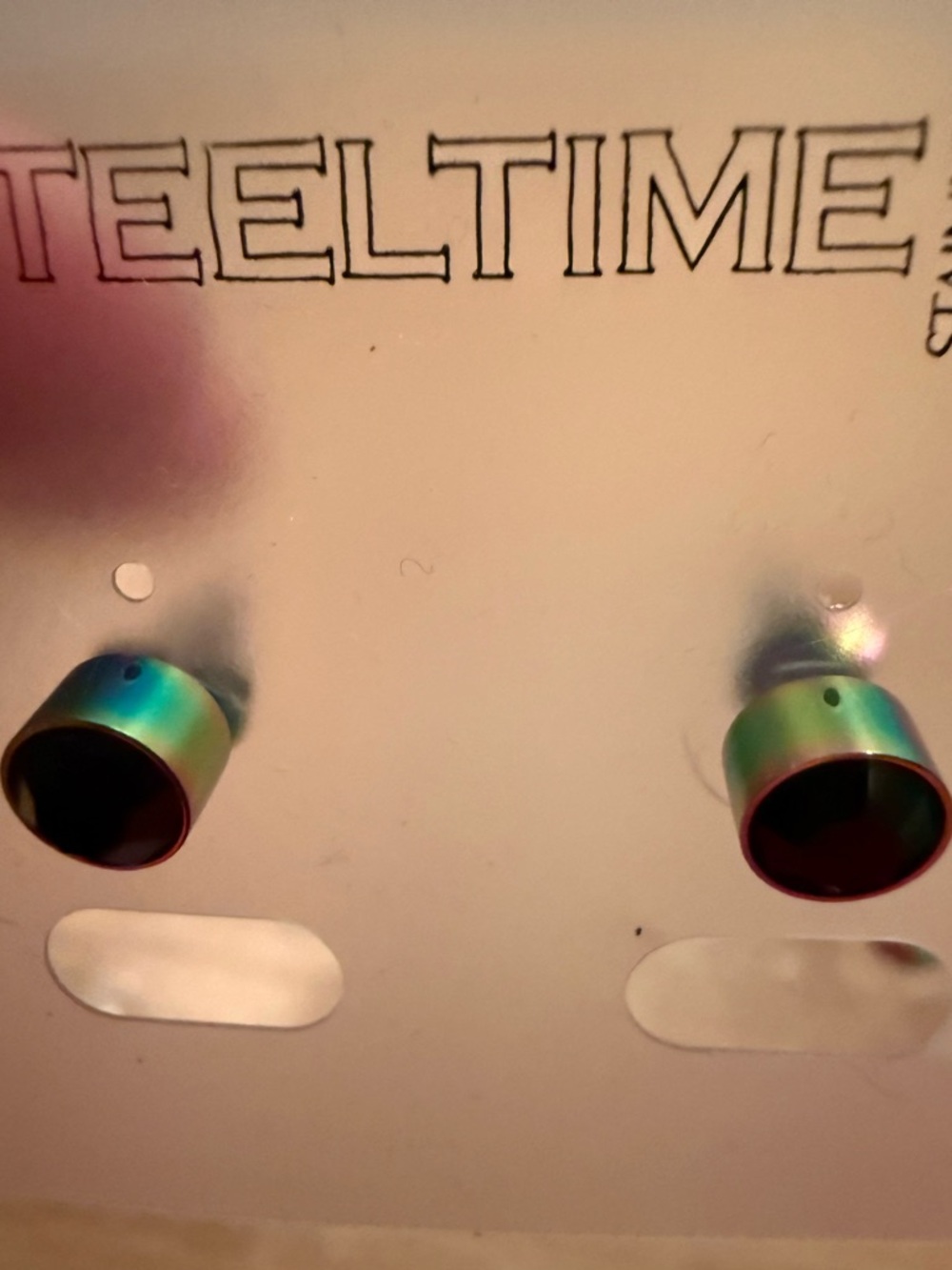 SteelTime Iridescent ear studs - Rainbow iridescent with black stones